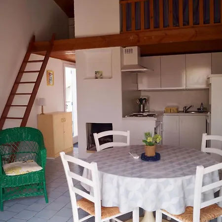 Dom wakacyjny Petite Maison Reposante Pour 2 Au Bord De